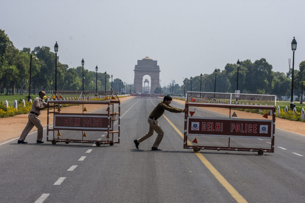 कुर्सी पर मंडराते खतरे के बीच  सेकुलरिज्म की राह पर  सीएम अजय सिंह बिष्ट उर्फ योगी आदित्यनाथ