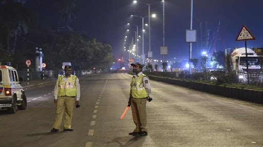 अनलॉक की राह तकती मुंबई , तीसरी लहर की आशंका के मध्य फिर से बढ़ाई गई पाबंदियां