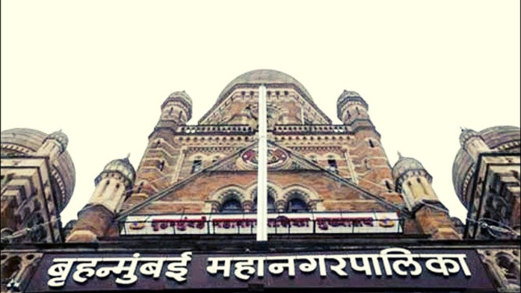 बारिश में नही थम रहे हादसे-मुंबई के शिवाजीनगर में ईमारत गिरने से 4 की मौत 10 से ज्यादा हुए घायल