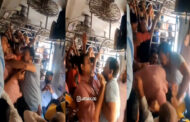 मुंबई लोकल ट्रेन में बढ़ते अपराध , एक लोकल में दो पैसेंजर में मारपीट तो दूसरी ट्रेन में ड्रग्स का सेवन।