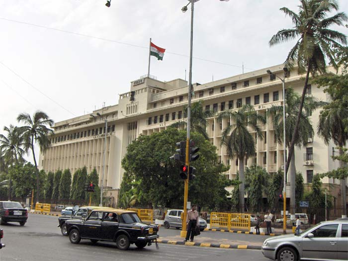 मुंबई यूनिवर्सिटी में हुए घपले को लेकर राज्य सरकार ने जांच टीम का किया गठन , पांच सालों से नहीं हुआ था हिसाब किताब