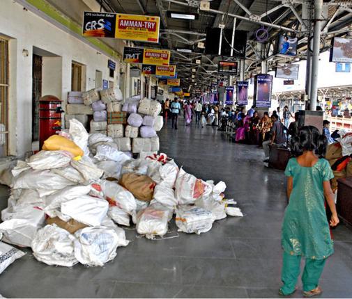 राम भरोसे है रेलवे पार्सल विभाग की सुरक्षा , कभी भी हो सकता है बड़ा हादसा