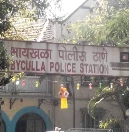 मुंबई का चीटर बिल्डर मुनाफ़ वडगामा गिरफ्तार