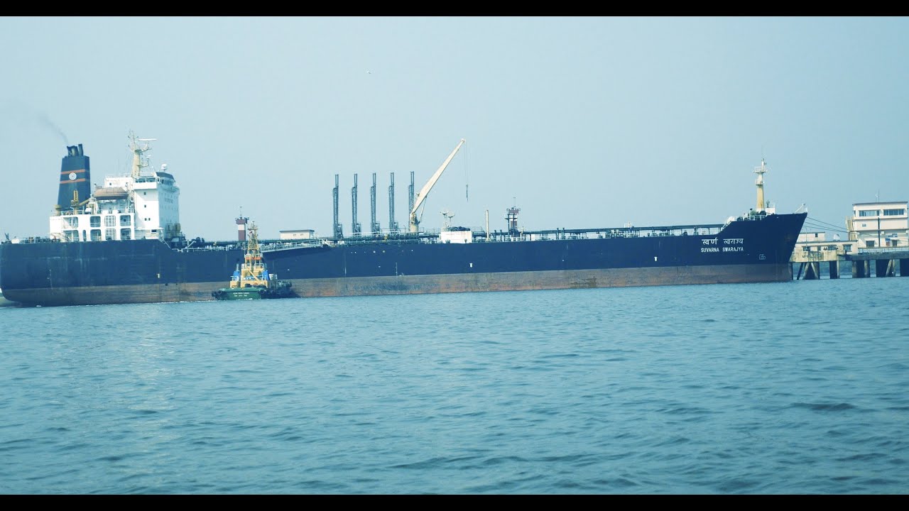 धड़ल्ले से अरब सागर में हो रहा तेल का काला कारोबार , बीपीटी के अफसरों का है सर पर हाथ