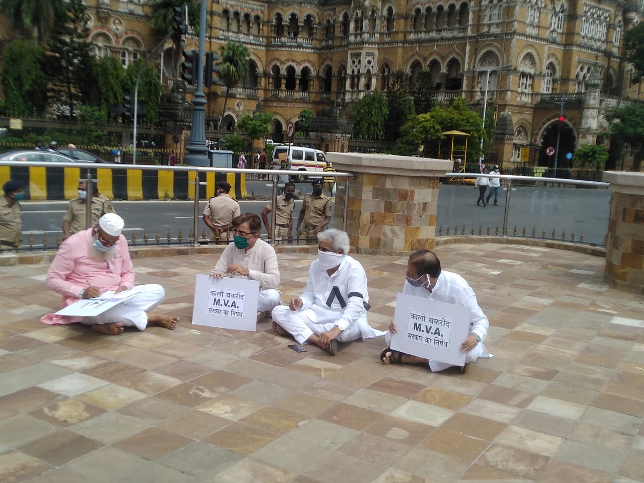 आधे घंटे का कुरबानी धरना नाटक और ड्रामा ,  और कुछ उर्दू अखबारों में जगह बनाना  