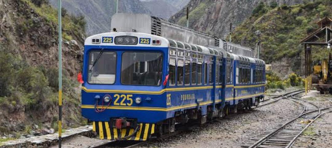 शुरू हुआ मुंबई-पुणे डेक्कन ट्रेन का संचालन- स्पेशल विस्ताडोम कोच को साथ लेकर दौड़ी डेक्कन स्पेशल