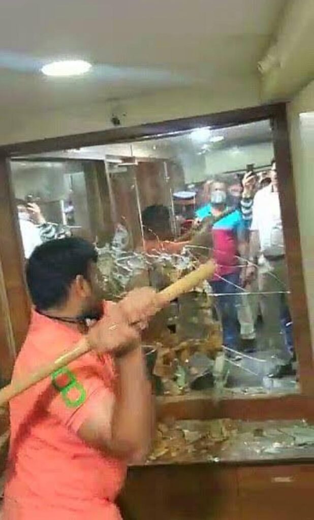 सुर्खियों में फिर से आई मायानगरी मुंबई की बार बालाएं - एसएस ब्रांच की छापेमारी में तहखाने से बरामद हुई 17 बालाये