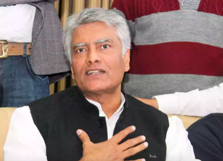 कांग्रेस नेता सुनील जाखड़ को दो सालों के सस्पेंडन - जाखड़ का जवाब ,अब सोनिया राहुल से बात करने का निकल गया समय