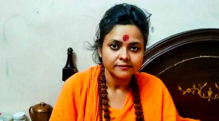 जुमे की नमाज़ पर प्रतिबंध की मांग करने वाली हिन्दू महासभा की राष्ट्रीय सचिव पर मामला दर्ज, शकुन पांडे पर सोशल मीडिया पर धर्म विशेष के खिलाफ बयानबाज़ी का है आरोप