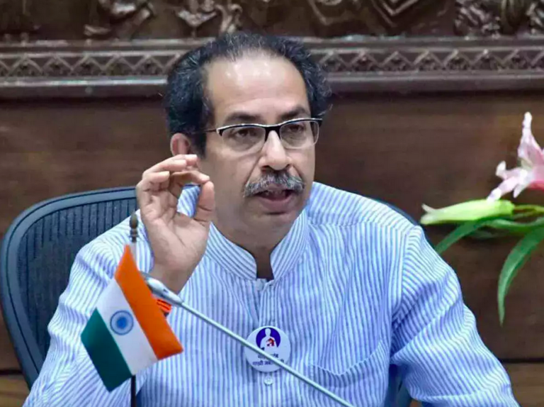 महाराष्ट्र में जारी सियासत के ग़दर की पटकथा - सीएम ठाकरे की भावात्मक अपील तो शिवसेना स्टाइल में पदाधिकारी