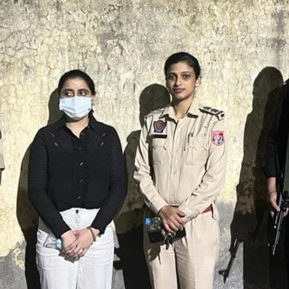सिध्धु मूसेवाला हत्याकांड के आरोपी गैंगेस्टर दीपक टीनू की माशूका मुंबई एयरपोर्ट से गिरफ्तार