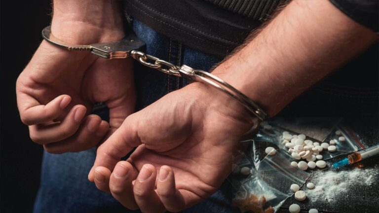 50 करोड़ की हेरोइन के साथ एयरपोर्ट पर दो गिरफ्तार, तस्करी में एक विदेशी महिला भी गिरफ्तार