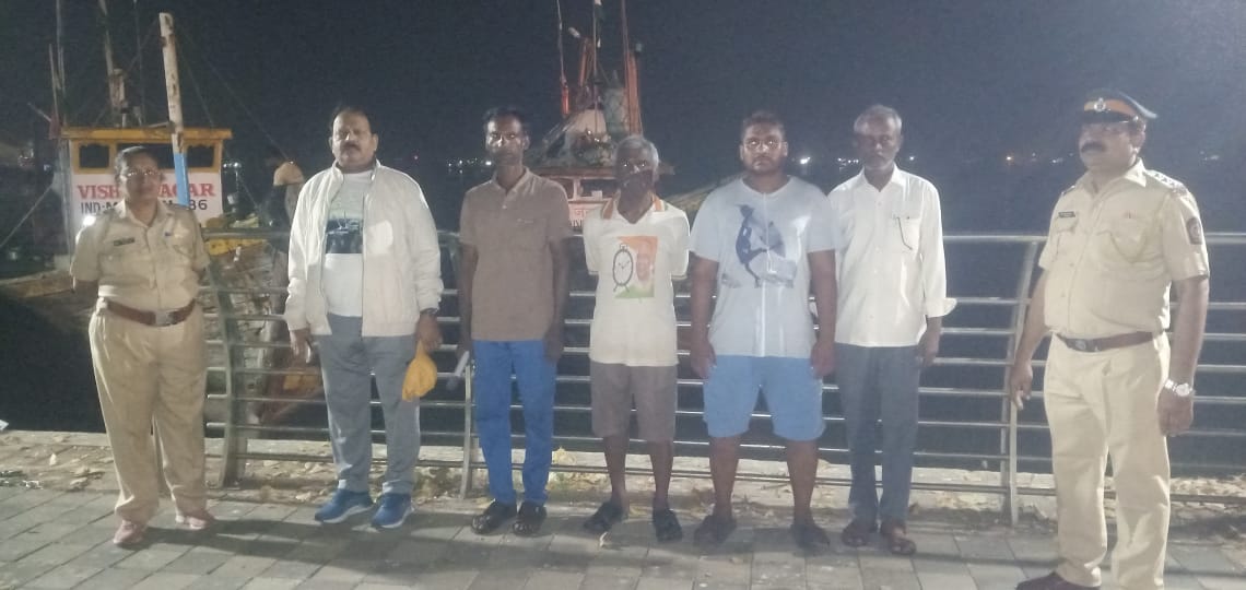 अरब सागर में ऑयल माफियाओँ के खिलाफ एक्शन  , 5 गिरफ्तार