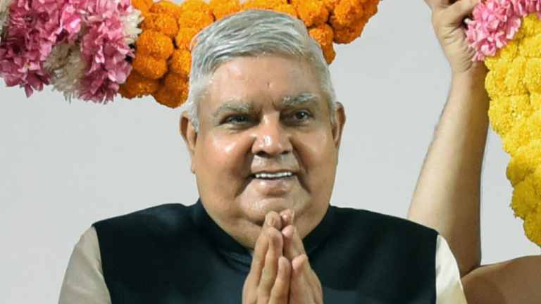 उपराष्ट्रपति धनखड़ के निशाने पर सुप्रीम कोर्ट, कहा कानून रद्द करने मामले पर जताई नाराजगी