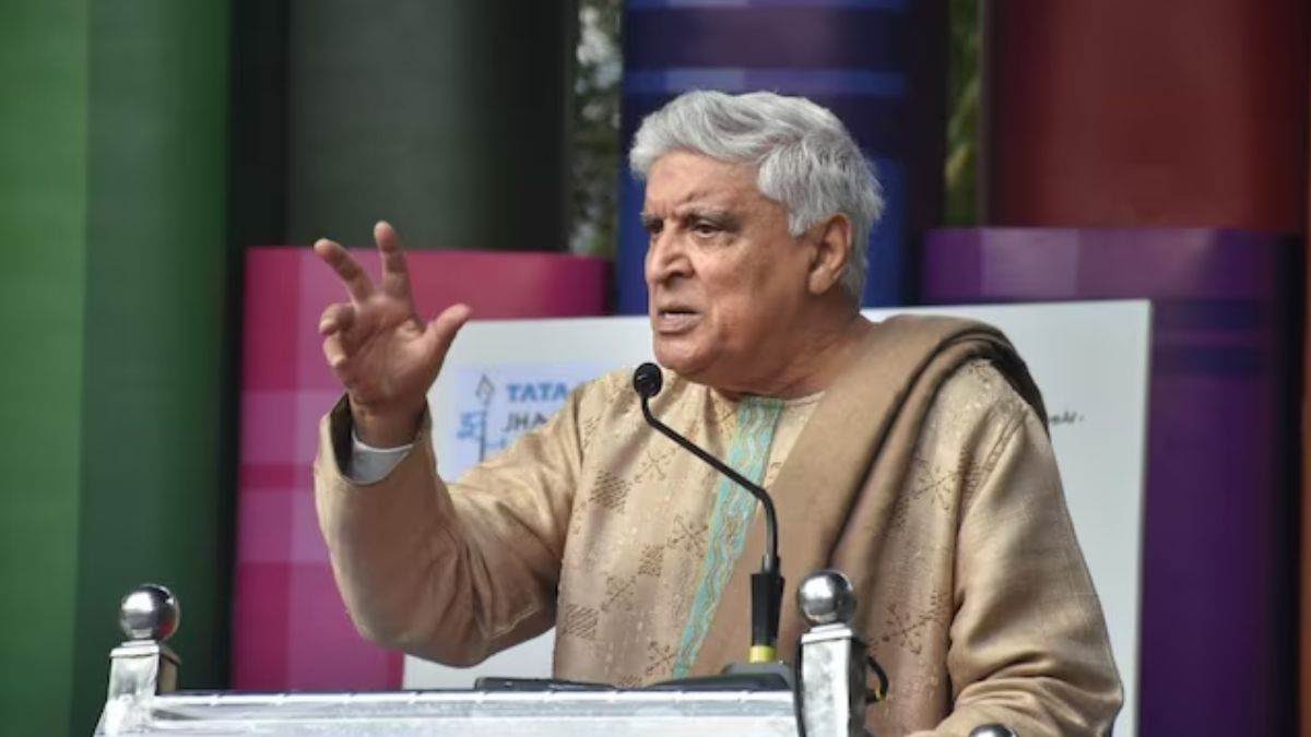 पाकिस्तान में घुसकर जावेद अख्तर ने दिखाया आईना ,कहा भारत में घुसे आतंकी इसी मुल्क में खुलेआम घूम रहे।