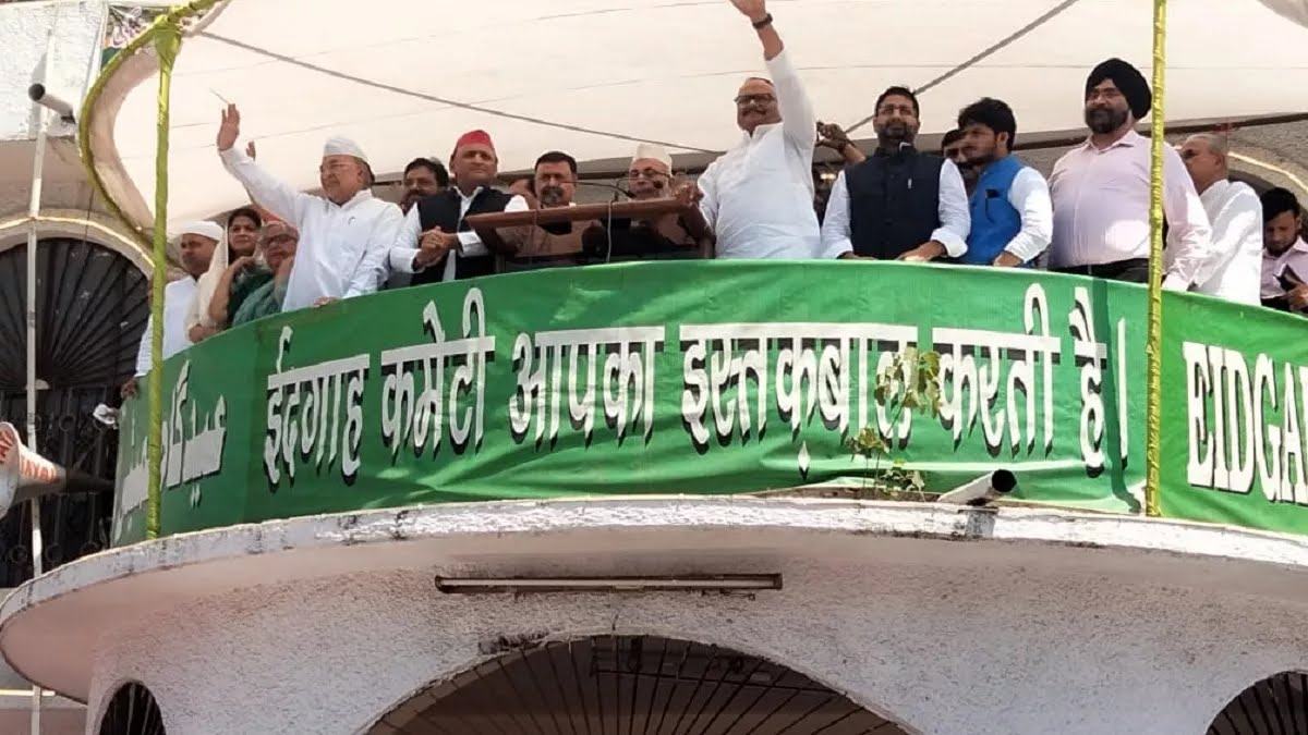 देश भर में उत्साह के साथ मनाई गई ईद ,ईदगाह में डिप्टी सीएम पाठक संग मौजूद रहे अखिलेश यादव।