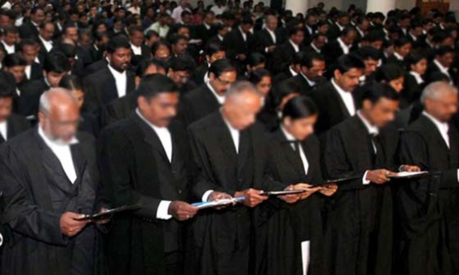 गुजरात के न्याययिक अधिकारियों के खिलाफ सुप्रीम कोर्ट का बड़ा आदेश ,68 न्याययिक कैडर के अफसरों का कैडर वापस।