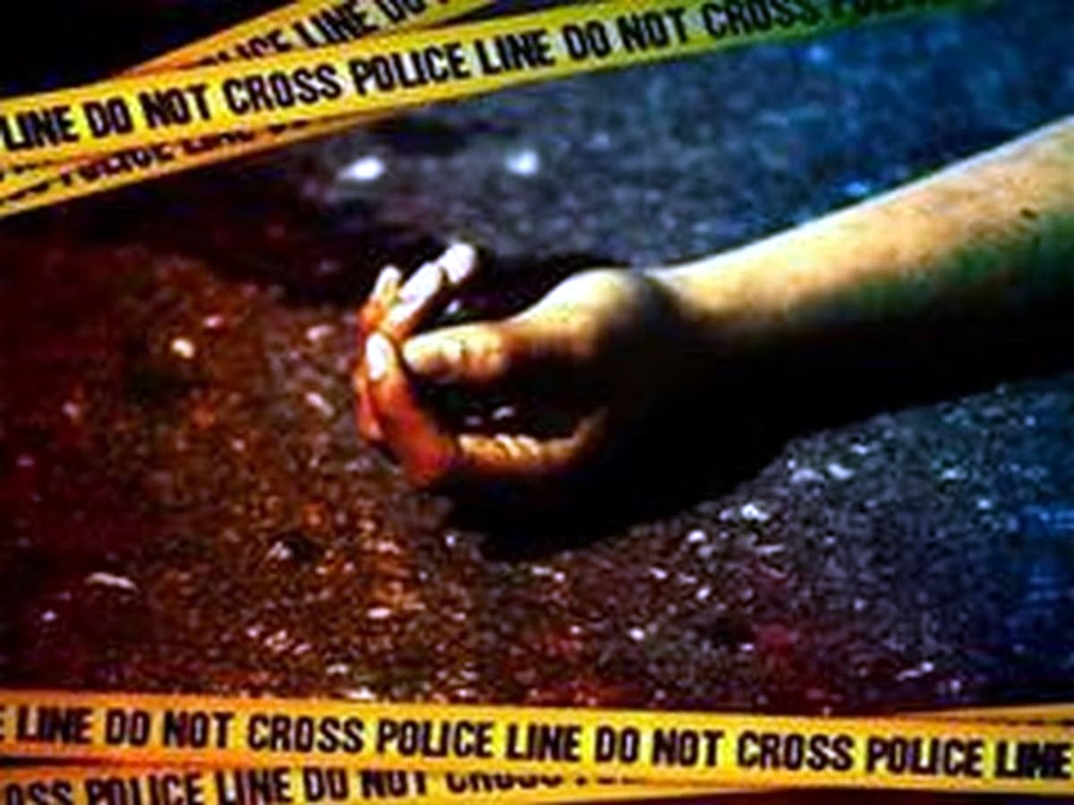 मुंबई में दिन दहाड़े महिला की गला रेतकर हत्या ,प्रेमी रिक्शा ड्राइवर ने हत्या कर बाद स्वयं को किया घायल।