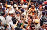 दिल्ली में मंदिर की अवैध रेलिंग तोड़ने पर मचा घमासान ,दिल्ली सरकार का एलजी और केंद्र पर निशाना तो भाजपा का पलटवार।