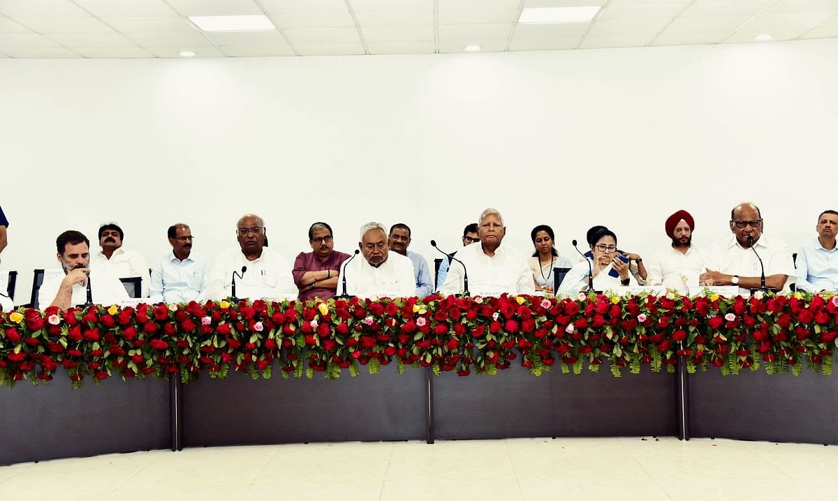 बिहार में विपक्षी बैठक के बीच नाराज़ हुए अरविंद केजरीवाल ,दिल्ली पहुचकर कांग्रेस के सामने रखी शर्त ,कांग्रेस ने छोड़ा सदन पर मामला तो तेजस्वी यादव ने दिया जवाब।