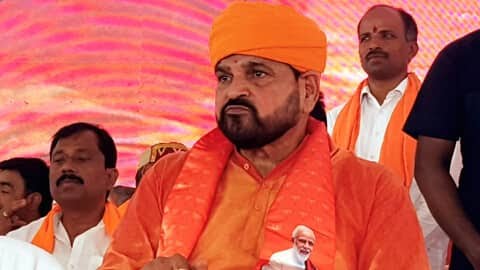 भाजपा सांसद ब्रज भूषण के खिलाफ दायर हुई चार्जशीट ,पॉस्को केस में आरोप से मुक़री नाबालिग पहलवान ,27 जून चार्जशीट पर सुनवाई करेगा कोर्ट।