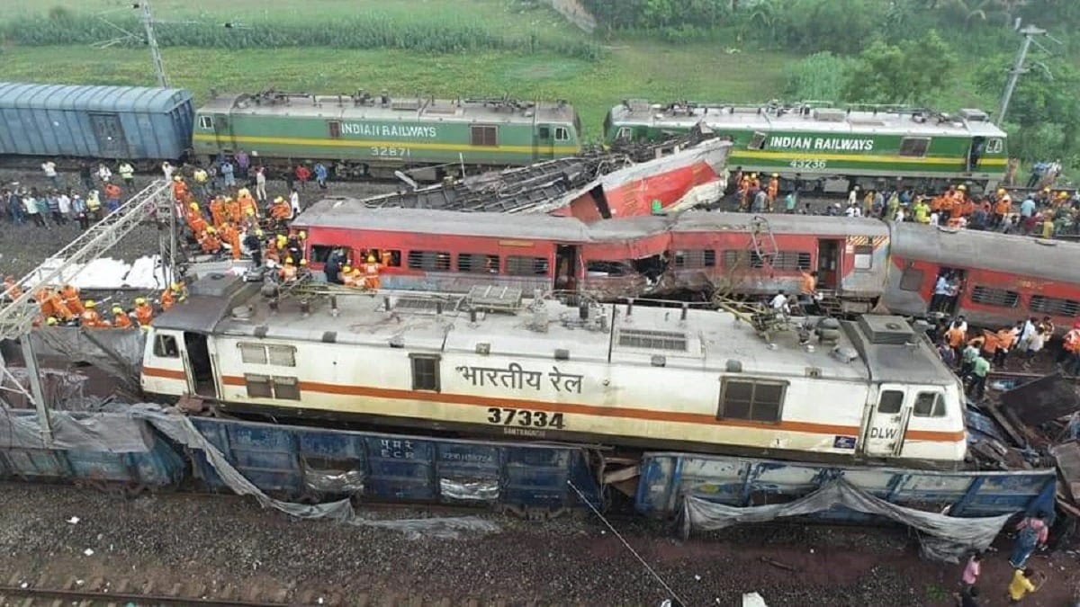 ओडिसा में देश के इतिहास का सबसे बड़ा हादसा ,तीन ट्रेनों की जबरदस्त टक्कर से मौत का आकंड़ा 300 के करीब ,पाकिस्तान समेत कई देशों ने जताया दुख।