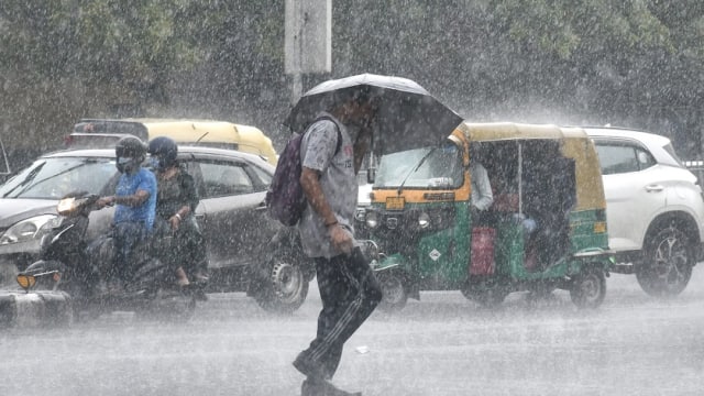 भीषण गर्मी के बीच दिल्ली को राहत ,27 जून तक जारी रहेगी बारिश ,चक्रवाती तूफान का गुजरात में कहर के बाद राजस्थान में दिखा असर।