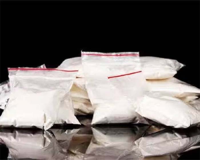 मुंबई एयरपोर्ट पर 13 करोड़ की कोकीन बरामद ,कोकीन समेत विदेशी नागरिक को कस्टम विभाग ने किया गिरफ्तार।