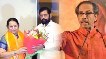 अब उद्धव ठाकरे को विधान परिषद की उपाध्यक्ष ने दिया झटका ,समर्थकों समेत शिवसेना शिंदे गुट में हुई शामिल ,भगवा उड़ाकर सीएम शिंदे और फडणवीस ने किया सत्कार।