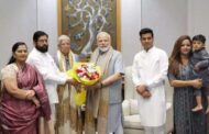 सीएम शिंदे का अचानक दिल्ली दौरा ,परिजनों समेत पीएम मोदी से मुलाकात ,राज्य से दिल्ली तक कि सियासत में हाहाकार।