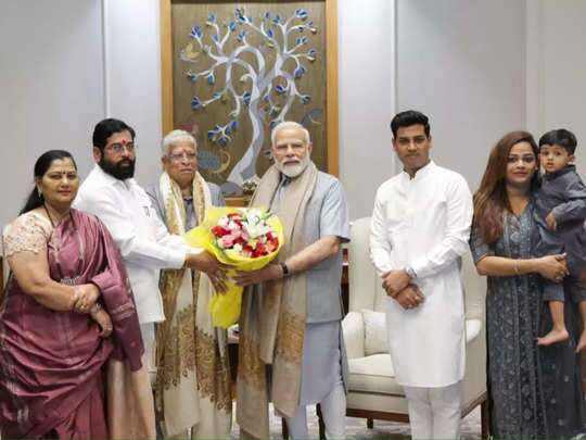 सीएम शिंदे का अचानक दिल्ली दौरा ,परिजनों समेत पीएम मोदी से मुलाकात ,राज्य से दिल्ली तक कि सियासत में हाहाकार।