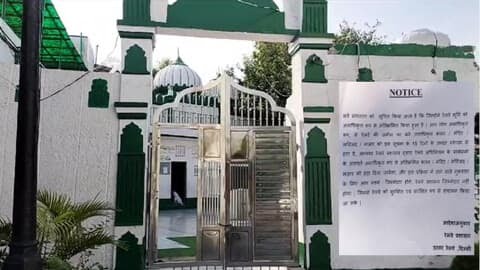 रेलवे के बुलडोजर पर हाईकोर्ट का हथोड़ा ,दिल्ली की 400 साल पुरानी मस्जिद को गिराने का दिया था नोटिस।