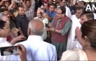 कांग्रेस ने अविश्वास प्रस्ताव के खिलाफ जारी किया विहिप ,विपक्ष के प्रस्ताव से पहले कांग्रेस ने कहा सांसद सदन में मौजूद रहे।