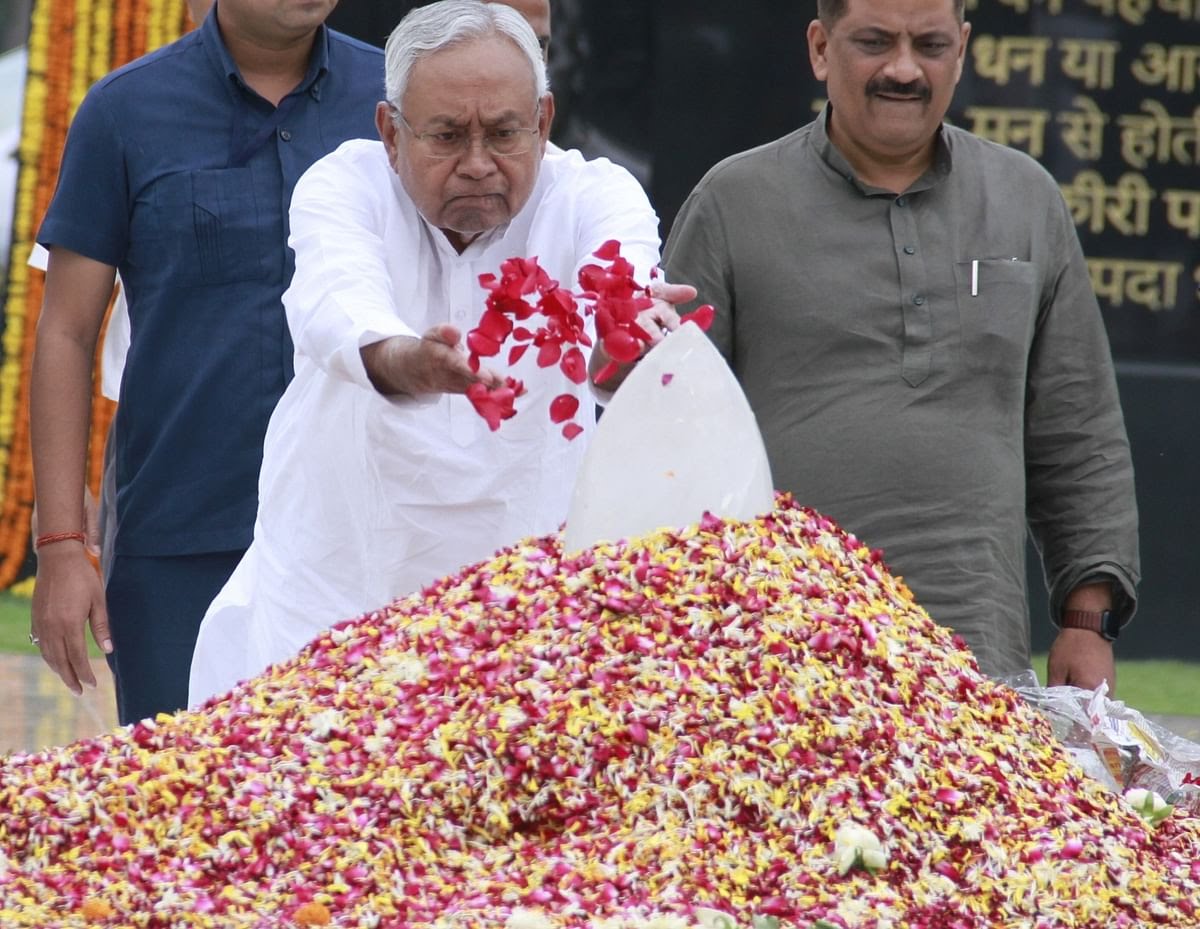 सीएम नीतीश कुमार का दिल्ली दौरा, अरविंद केजरीवाल से मुलाकात ,अटल जी को नमन कर याद करी पुरानी दोस्ती।