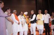 छत्तीसगढ़ में चुनाव पूर्व कांग्रेस को बड़ा झटका ,सतनामी समाज के धर्मगुरु ने बेटे समेत भाजपा का थामा दामन।