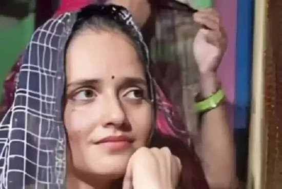 सीमा हैदर की अवैध इंट्री पर लीगल एक्शन की शुरुआत ,भारत नेपाल बॉर्डर पर तैनात अधिकारी निलंबित।