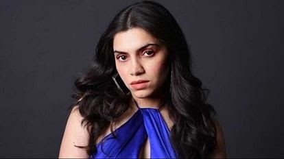 दुबई जेल से रिहाई के बाद मुंबई पहुँची अभिनेत्री परेरा , ड्रग्स केस में 27 दिन शारजाह जेल में बिताए।