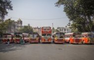 बस स्ट्राइक से लड़खड़ा उठी मुंबई की बेस्ट बस सेवा ,जब निजी बस चालकों ने विभिन्न मांगो पर आज़ाद मैदान में शुरू किया प्रदर्शन।