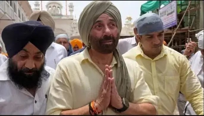 ग़दर 2 के बीच सनी देओल के जीवन में मचा ग़दर ,करोड़ो की बकाया वसूली के लिए मुंबई का बंगला नीलामी की कगार पर ,पिता धर्मेंद्र है बेटे के गारंटर।