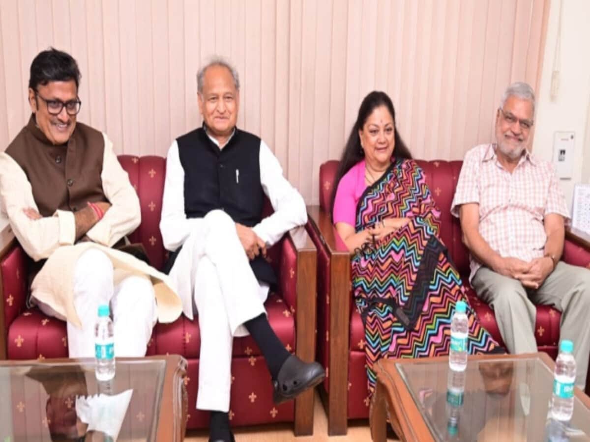सीएम गहलोत के साथ नजर आई वसुंधरा राजे , जयपुर के कार्यक्रम में शामिल होने पर वायरल तस्वीरों हिल गई दिल्ली तक कि सियासत।