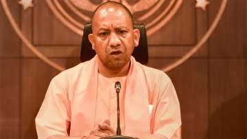 अब सड़क निर्माण में घटिया सामग्री के इस्तेमाल पर जुर्माना , सीएम योगी ने कहा....खराब होने पर एजेंसी ठेकेदार को स्वयं के खर्च से कराना होगा निर्माण।