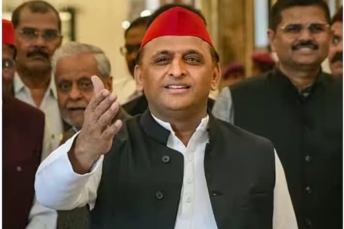 भाजपा को हवा में उड़ाकर साफ कर देंगे , उत्तर प्रदेश में लोकसभा चुनाव की तैयारियों के बीच सपा अध्यक्ष अखिलेश यादव का भाजपा पर निशाना।
