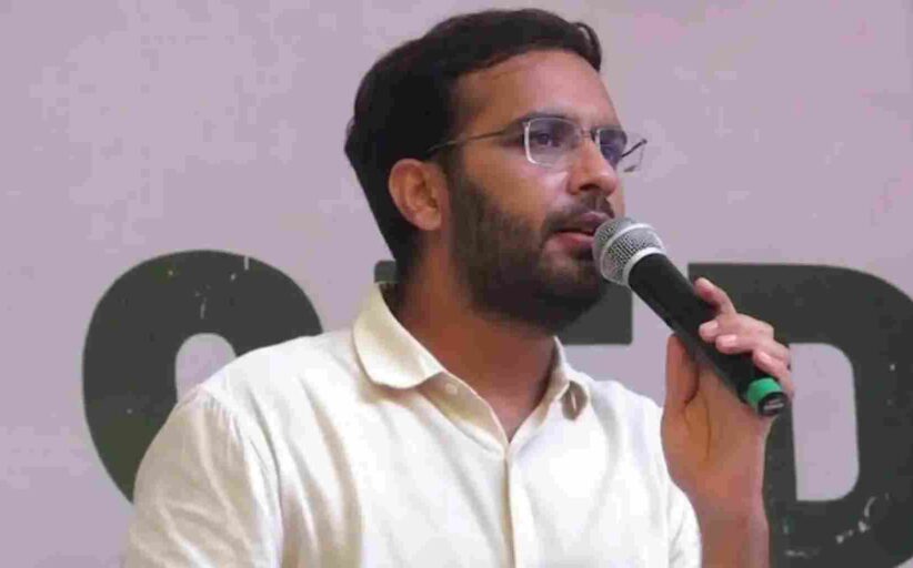 जयपुर के बगरू में स्कूल का जायजा लेने पहुंचे CJP नेता आशुतोष रांका को ग्रामीणों ने खदेड़ा, जमकर हुआ हंगामा और पथराव