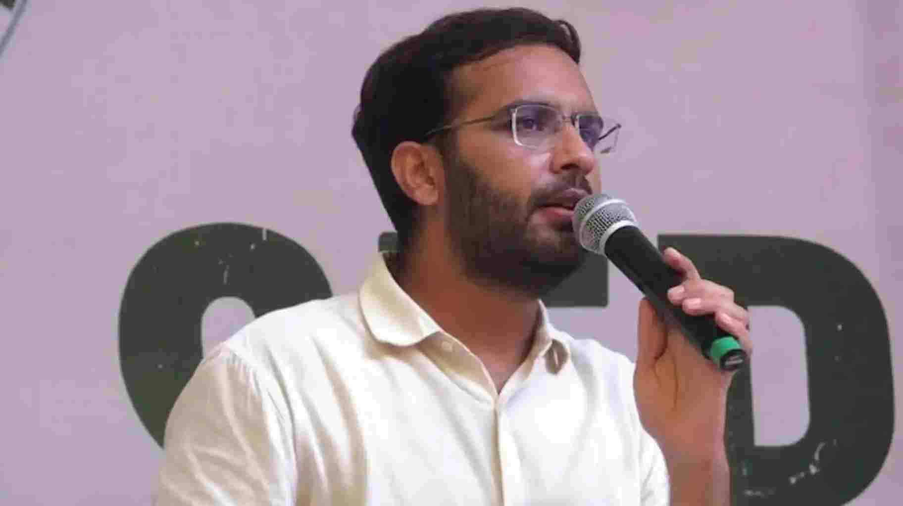 जयपुर के बगरू में स्कूल का जायजा लेने पहुंचे CJP नेता आशुतोष रांका को ग्रामीणों ने खदेड़ा, जमकर हुआ हंगामा और पथराव