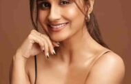 Model Antara Mukherjee High Voltage Drama - बिना टिकट यात्रा कर रही मॉडल ने बांद्रा टर्मिनस पर काटा हंगामा टीटीई और महिला आरपीएफ कर्मियों को किया जख्मी