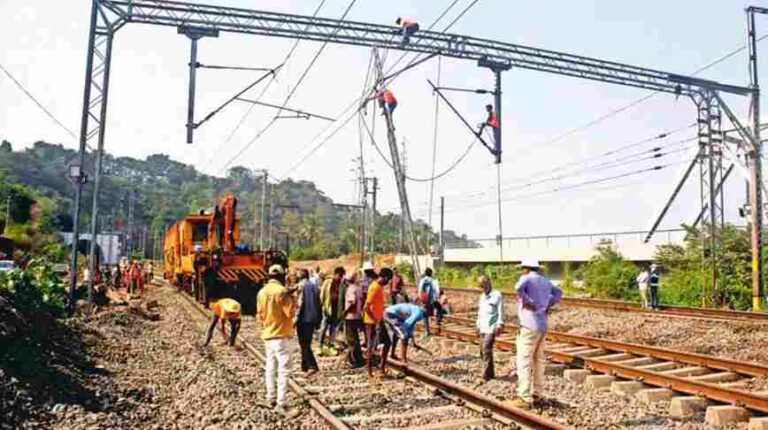 Mumbai local train updates Central Railway to operate mega block on Main and Harbour lines on August 16