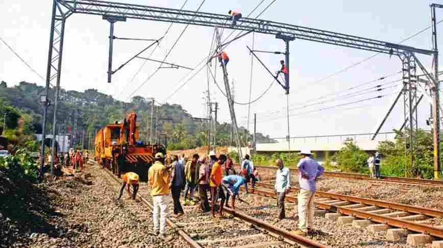 Mumbai local train updates: 16 अगस्त को सेंट्रल रेलवे की मेन और हार्बर लाइन पर रहेगा मेगा ब्लॉक, देखें शेड्यूल