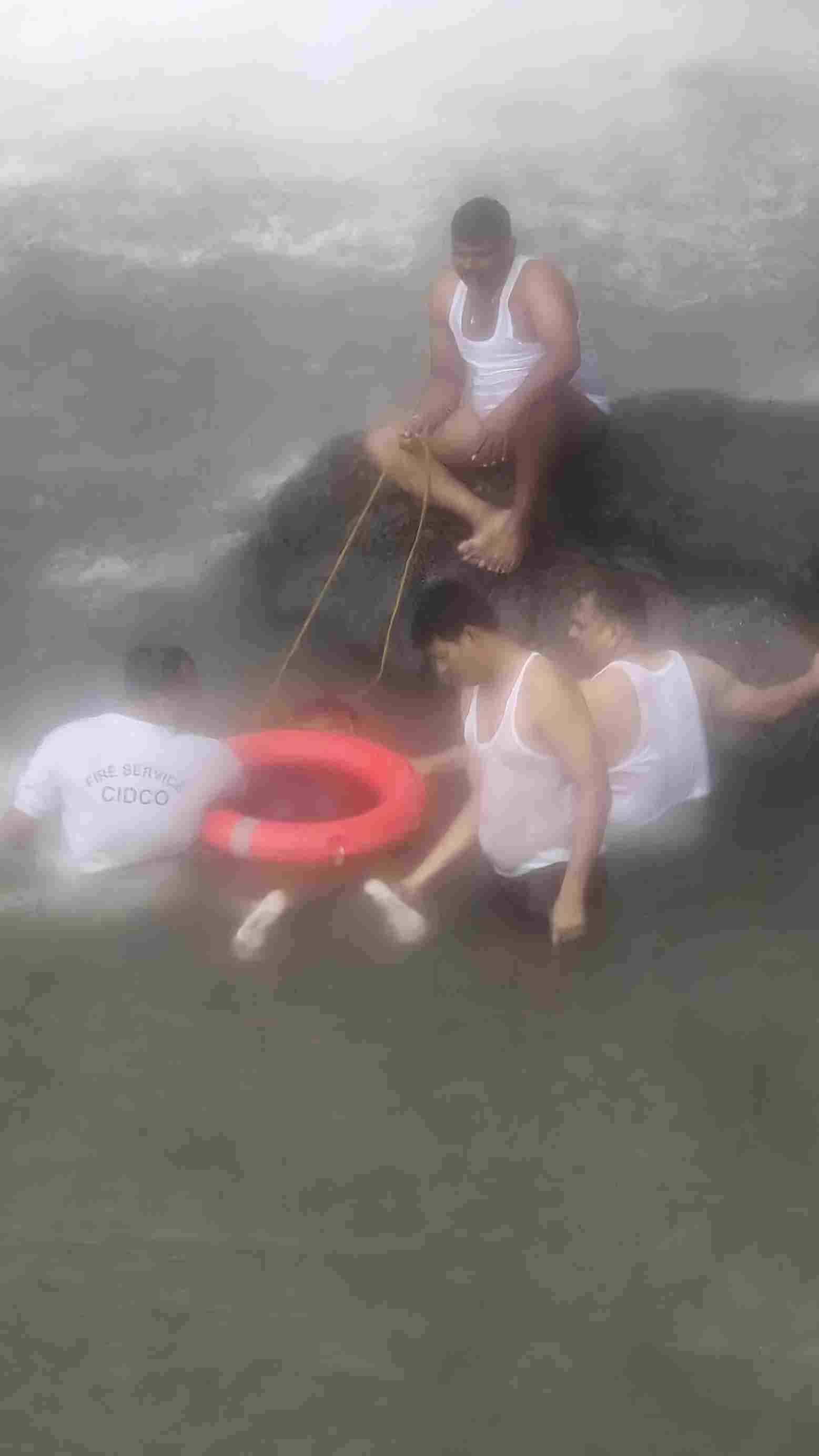 Pandavkada Waterfall Drowning - नवी मुंबई के पांडवकड़ा झरने में बड़ा हादसा  तेज बहाव में डूबने से कुर्ला के 16 वर्षीय किशोर की मौत