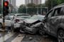 Malad Traffic Signal Car Crash - मुंबई के मलाड में भीषण सड़क हादसा 70 वर्षीय बुजुर्ग ने ट्रैफिक सिग्नल पर 4 वाहनों को मारी टक्कर 1 की मौत 6 घायल