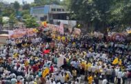 Traffic Chaos South Mumbai CSMT Metro Cinema Road Shut SC Quota Protest - दक्षिण मुंबई में भारी ट्रैफिक जाम - सीएसएमटी के पास एससी कोटा आंदोलनकारियों की भीड़ से मेट्रो सिनेमा रोड बंद, वाहन चालकों की आफत